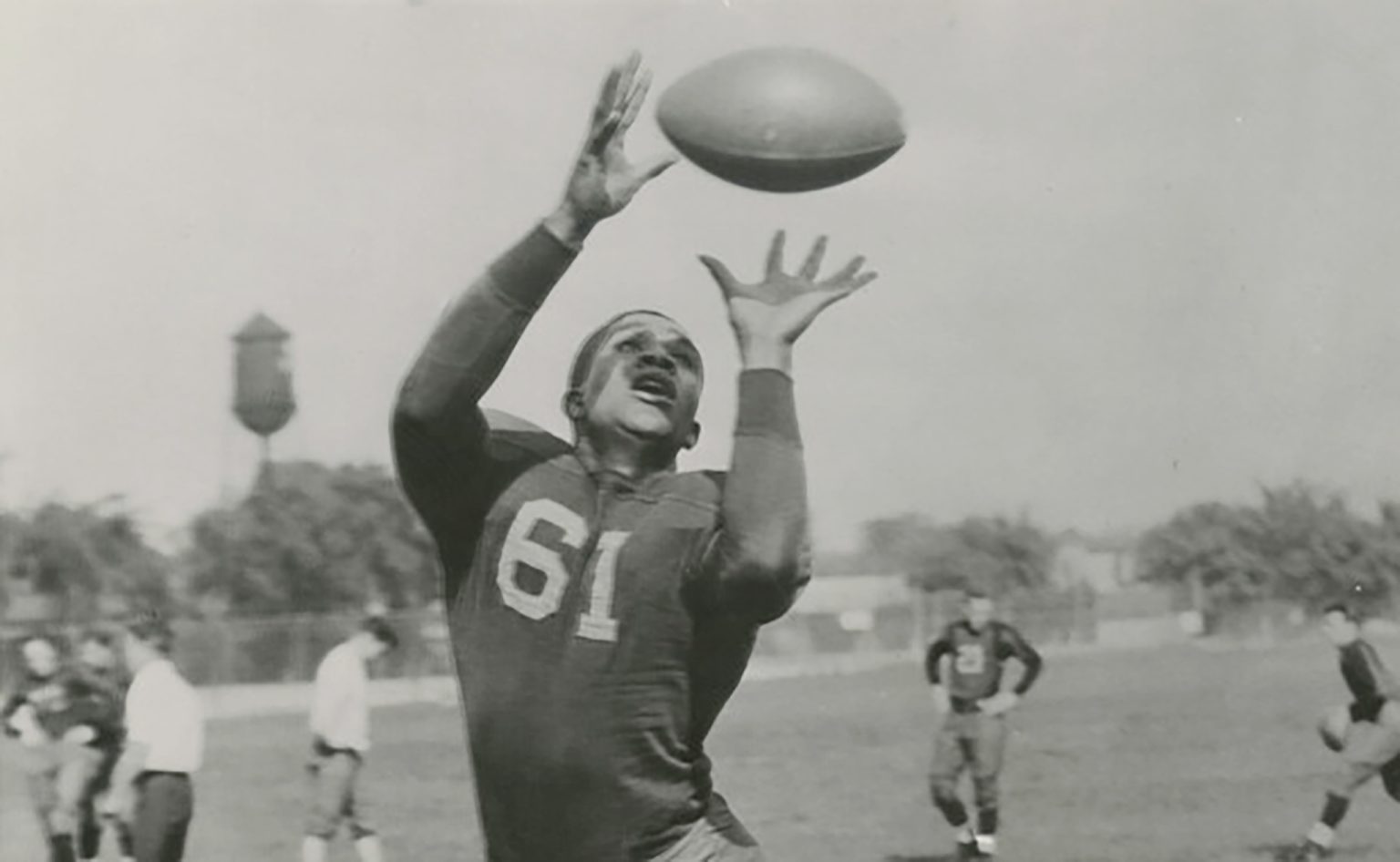 A photo of Willis Ward catching a pass during practice in 1934.